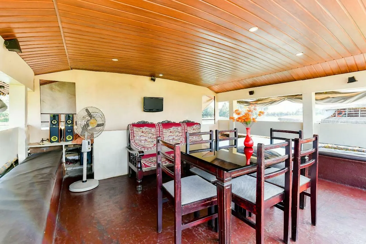 Oyo 28400 Relax In Kerala Pamba 3Bhk Sharing Houseboat Hotell Alappuzha