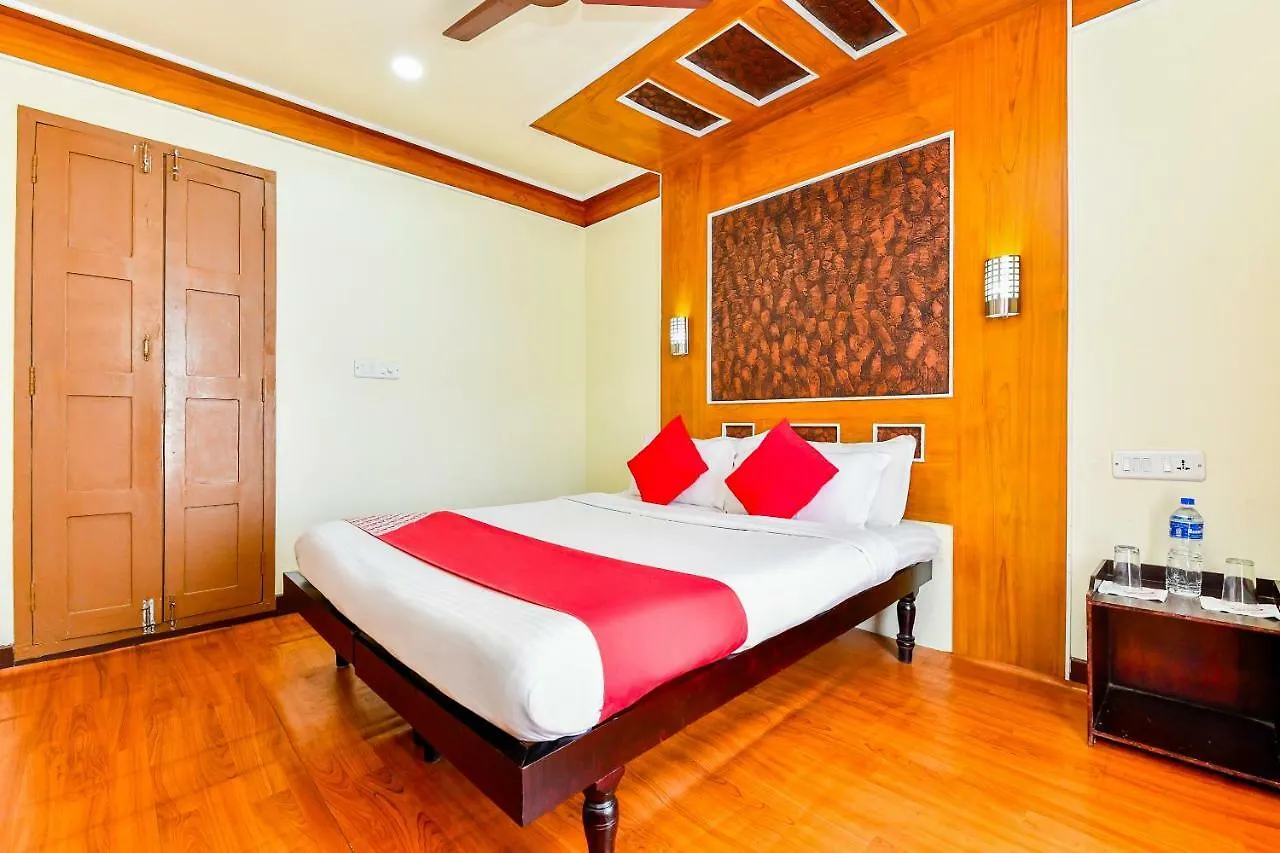Oyo 28400 Relax In Kerala Pamba 3Bhk Sharing Houseboat Hotel Alappuzha 3*,  India